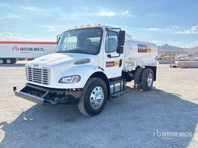 2014 Freightliner M2 106 2000 gal 4x2 Camion à eau