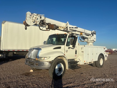 Altec DM47-TR on 2007 International 4300 4x2 Digger Derrick Truck (Inoperable)