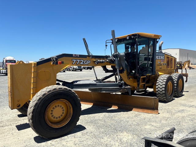 2014 John Deere 772GP AWD Motor Grader