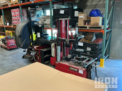 Quantity of (2) Hunter G1000A82 Tire Changing Machine and Wheel Balancer Banden Wisselaar
