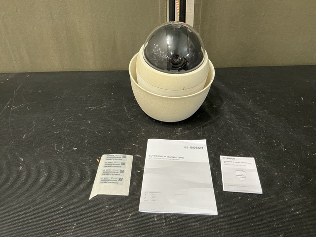 (7) Bosch VG5-7028-E2PC4 Pendant Cameras (7) Bosch VG5-7028-E2PC4 Pendant Cameras