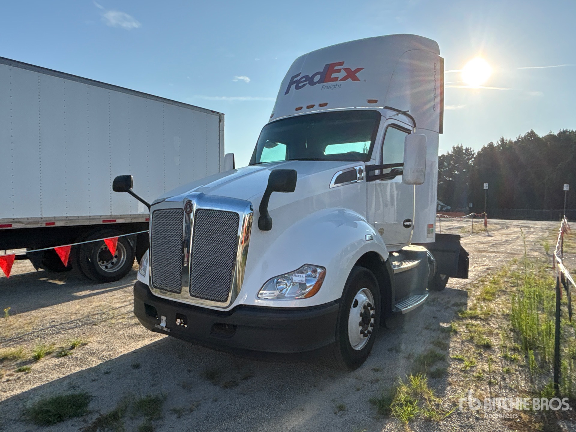 2019 Kenworth T680 4x2 S/A Day Cab Truck Tractor