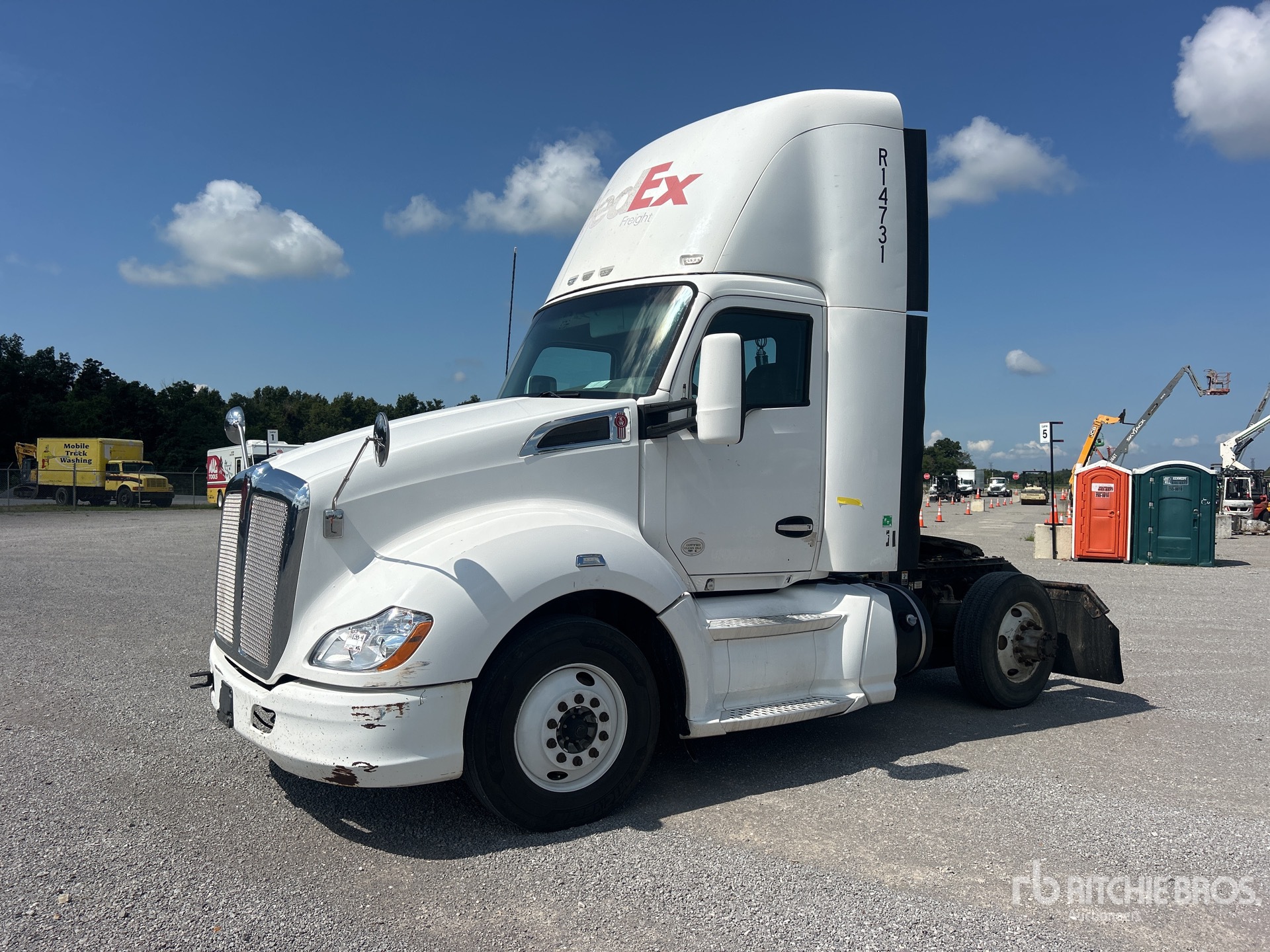 2014 Kenworth T-680 4x2 S/A Day Cab Truck Tractor