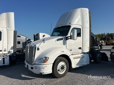 2014 Kenworth T680 4x2 Ciągnik siodłowy z kabiną dzienną S/A