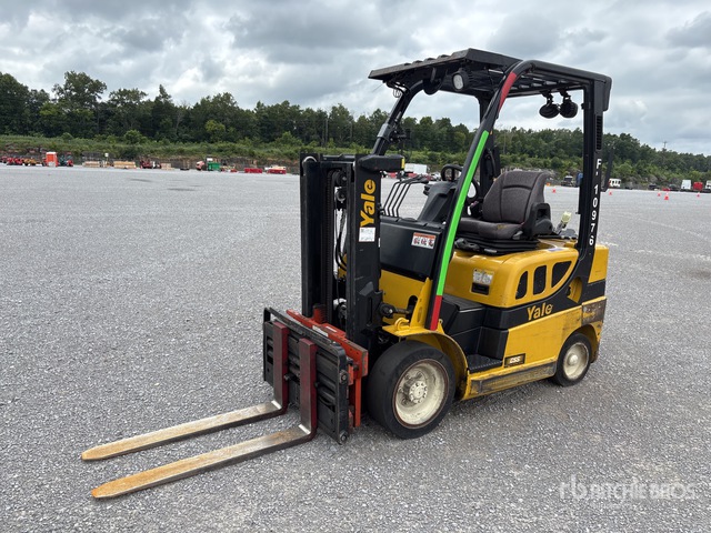 2016 Yale GC040LX 4000 lb Pneumatic Tire Forklift