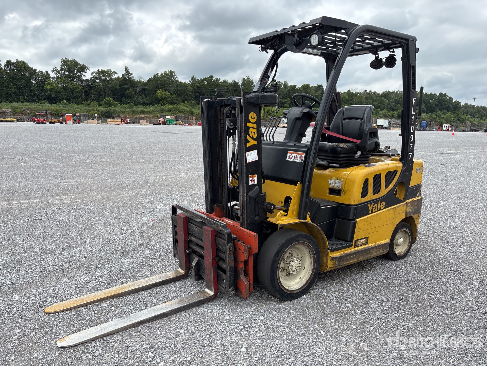2016 Yale GC040LX 4000 lb Pneumatic Tire Forklift