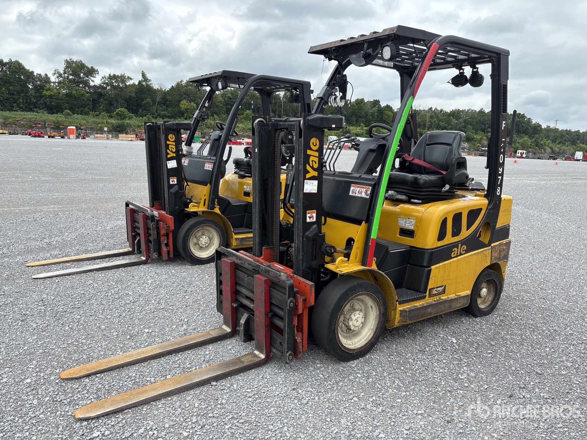 2016 Yale GC040LX 4000 lb Pneumatic Tire Forklift