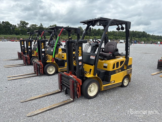 2016 Yale GC040LX 4000 lb Pneumatic Tire Forklift
