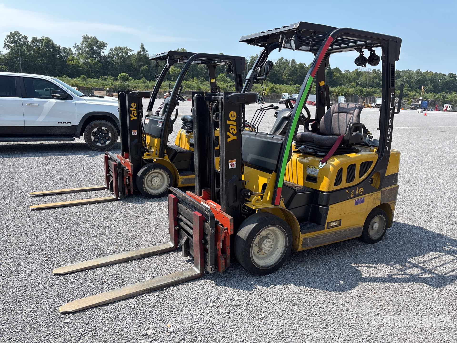 2016 Yale GC040LX 4000 lb Pneumatic Tire Forklift