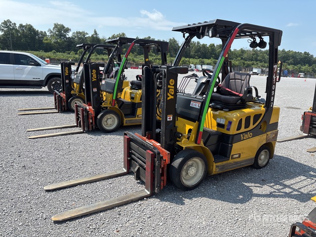 2016 Yale GC040LX 4000 lb Pneumatic Tire Forklift