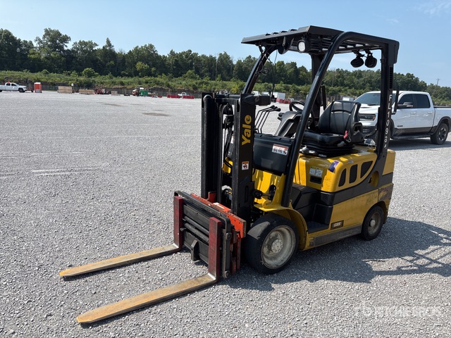 2016 Yale GC040LX 4000 lb Pneumatic Tire Forklift