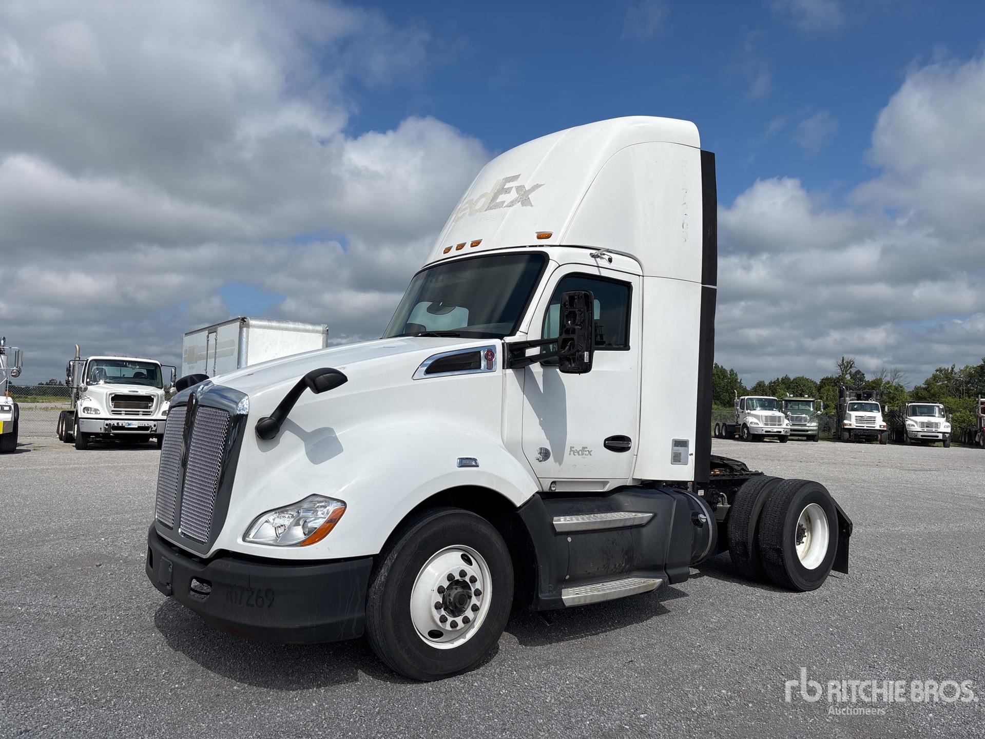 2016 Kenworth T680 4x2 S/A Day Cab Truck Tractor