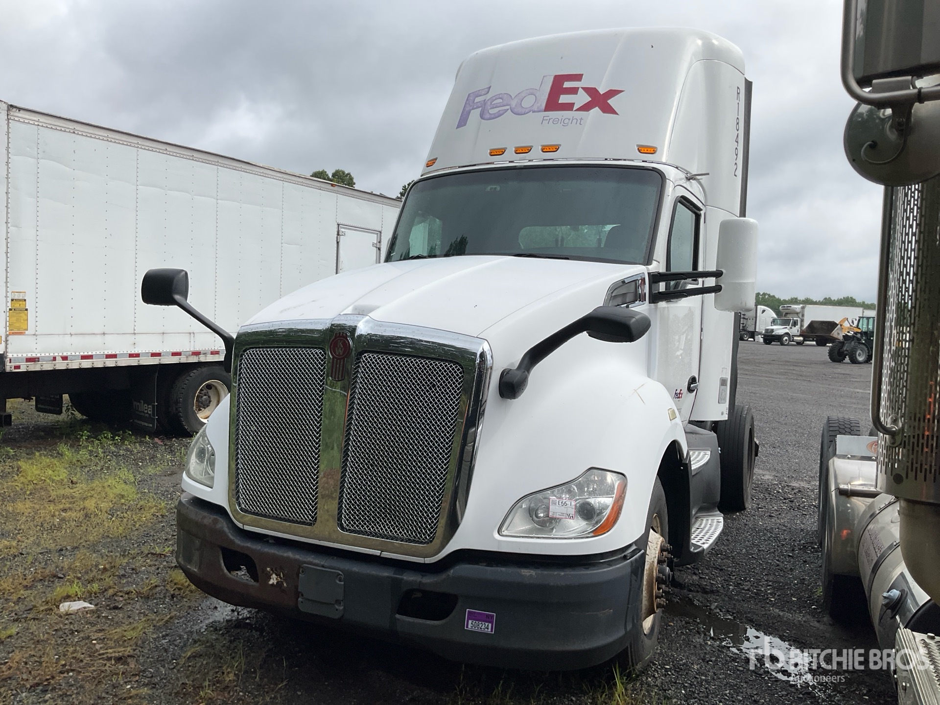 2016 Kenworth T680 4x2 S/A Day Cab Truck Tractor