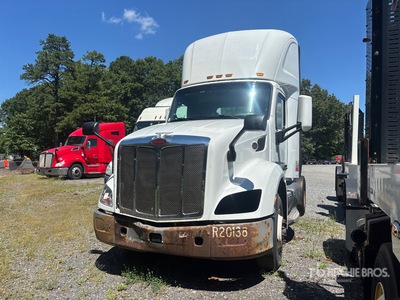 2016 Peterbilt 579 4x2 S/A Day Cab Truck Tractor (Inoperable)