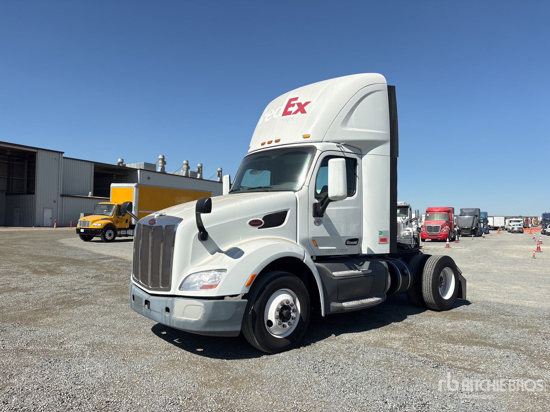 2017 Peterbilt 579 S/A Day Cab Truck Tractor
