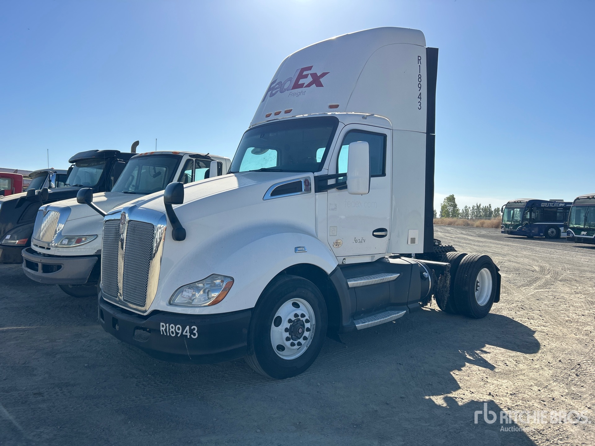 2017 Kenworth T680 4x2 S/A Day Cab Truck Tractor