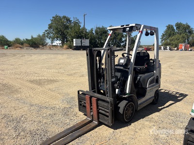 2015 Nissan CF40LP 4000 lb Cushion Tire Carretilla Elevadora