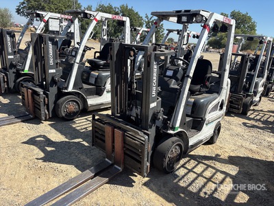 2015 Nissan CF40LP 4000 lb Cushion Tire Carretilla Elevadora