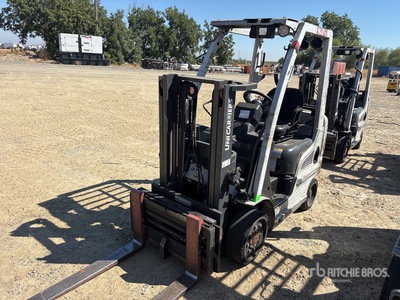 2015 Nissan CF40LP 4000 lb Cushion Tire Carretilla Elevadora
