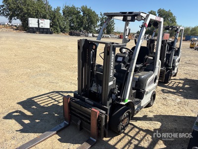 2015 Nissan CF40LP 4000 lb Cushion Tire Chariot Élévateur