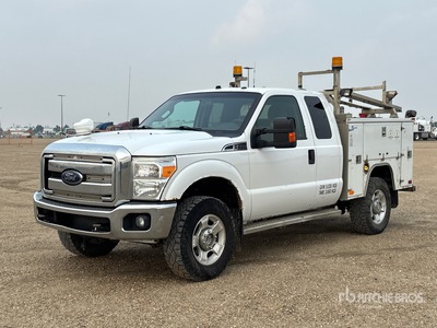 2013 Ford F-350 XLT 4x4 Extended Cab Utility Truck