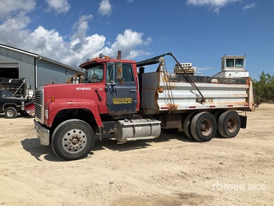 1997 Ford L9000 6x4 T/A Dump Truck