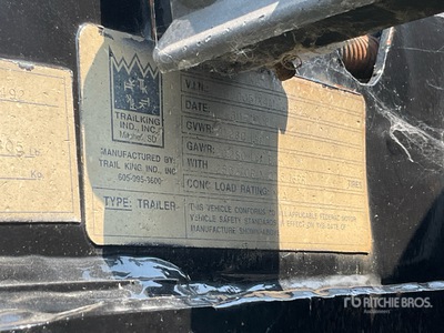 2004 Trail King Industries S/A Booster Axle