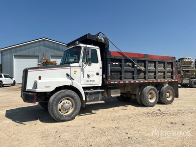 1999 Volvo 6x4 شاحنة قلابة /محورين