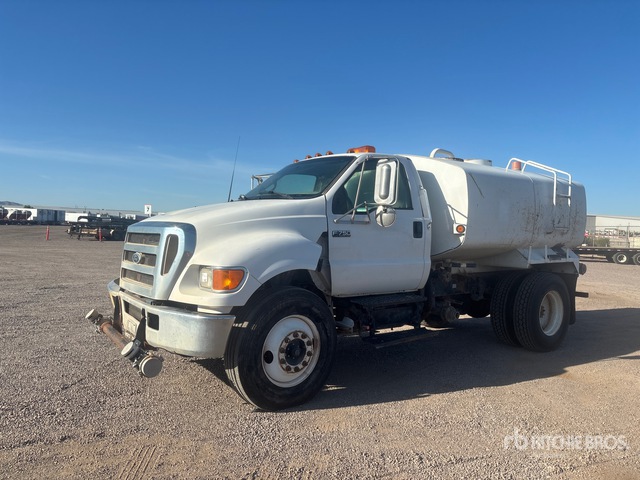 2005 Ford F-750 2000 gal 4x2 Water Truck