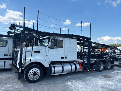 2015 Volvo VAH 6x4 Sleeper Camión portavehiculos