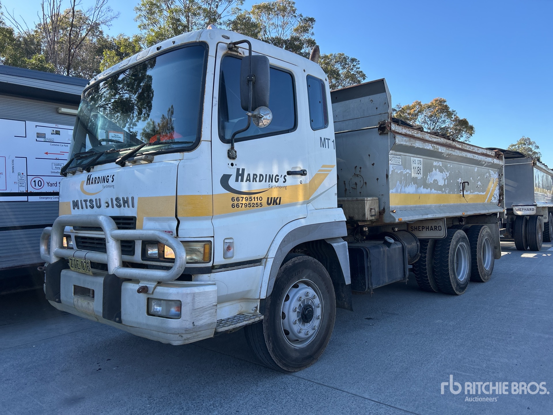 2004 Mitsubishi Fuso FV500 6x4 T/A Dump Truck