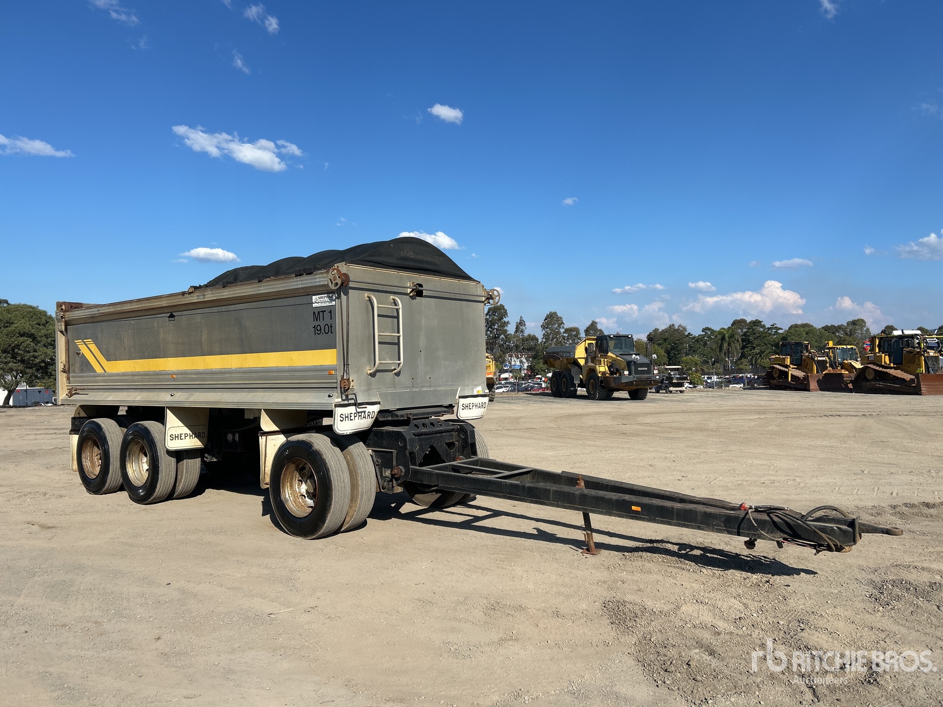 2004 Shephard 5.9 m Super Dog End Dump Trailer