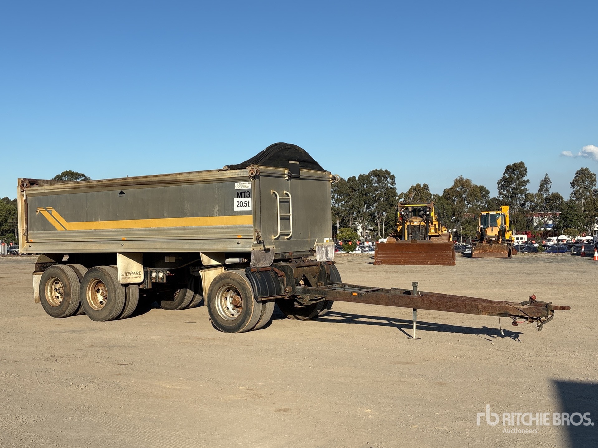2006 Shephard 5.9 m Super Dog End Dump Trailer
