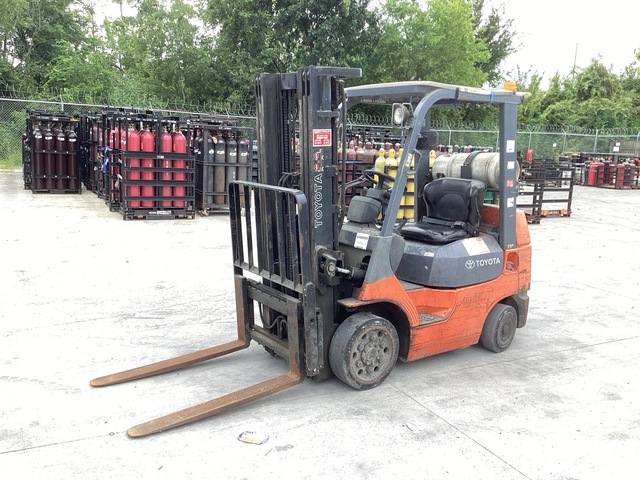 2000 Toyota 7FGCU25 4900 lb Cushion Tire Forklift