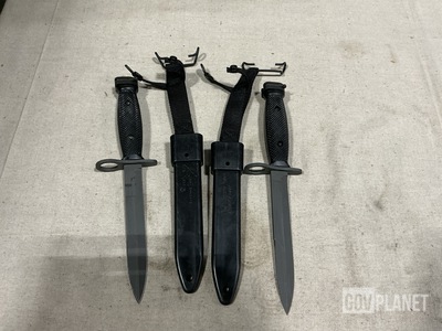 (154) Bayonet Knives w/Scabbards