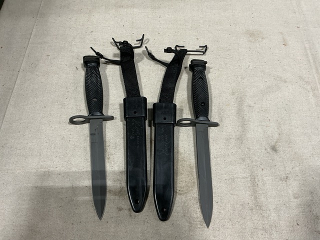 (154) Bayonet Knives w/Scabbards