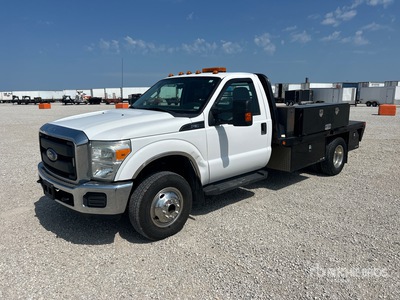 2015 Ford F-350 4x4 Flatbed Truck