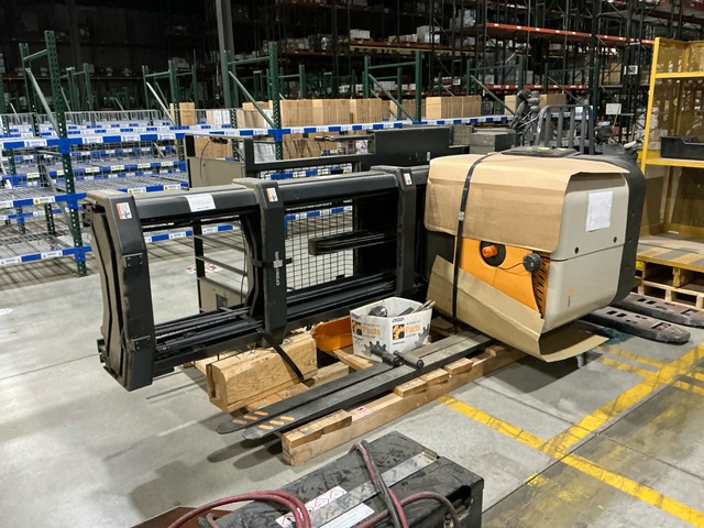 2017 Crown SP4050-30 3000 lb Order Picker