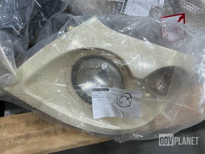 (4) Navistar Defense 3674972C91 Headlights