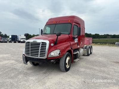 2015 Freightliner Cascadia 125 6x4 Ciągnik siodłowy T/A z kabiną sypialną