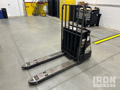 2017 Crown WP3035-45 4500 lb Transpalette