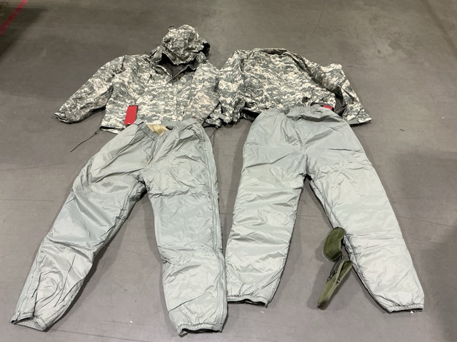 (26) Wet Weather Jackets, (2) Pistol Holsters & Assorted Items (26) Wet Weather Jackets, (2) Pistol Holsters & Assorted Items
