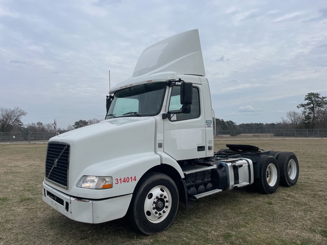 2014 Volvo VNM 6x4 T/A Day Cab Truck Tractor