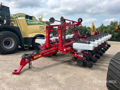 2013 Massey Ferguson 8186 16 Row Planter
