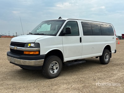 2018 Chevrolet Express 3500 4x4 9 Passenger Van