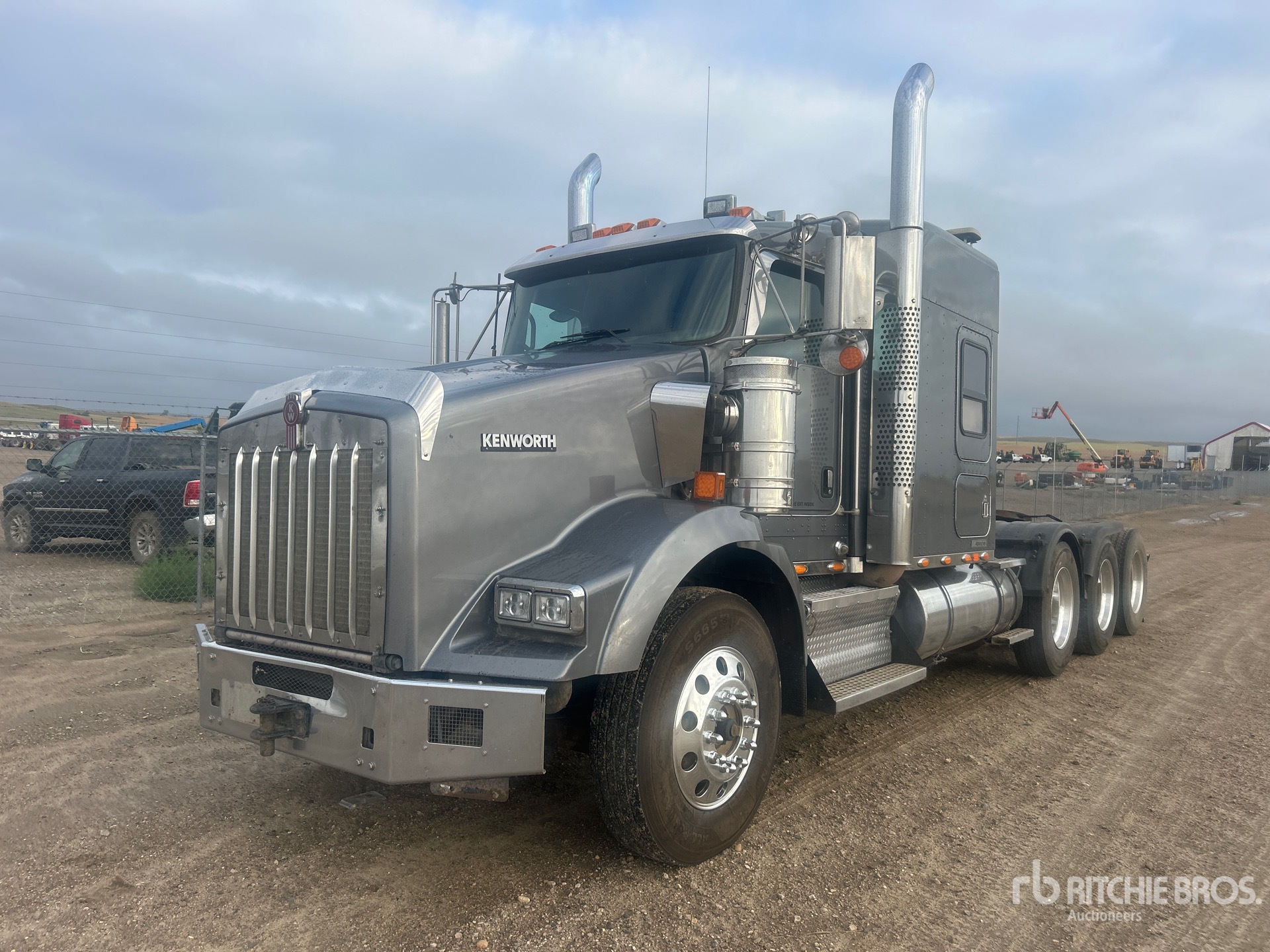 2010 Kenworth T800 8x4 Tri/A Sleeper Truck Tractor
