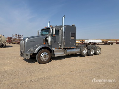 2010 Kenworth T800 8x4 Ciągnik siodłowy z kabiną sypialną Tri/A