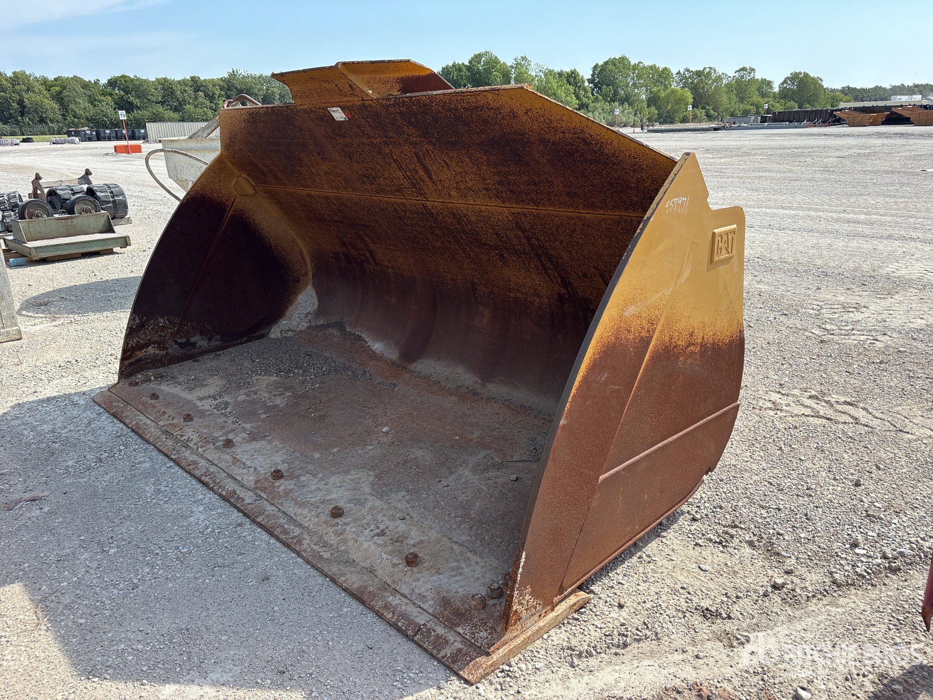 Cat 132 in Wheel Loader Bucket - Fits Cat 972L