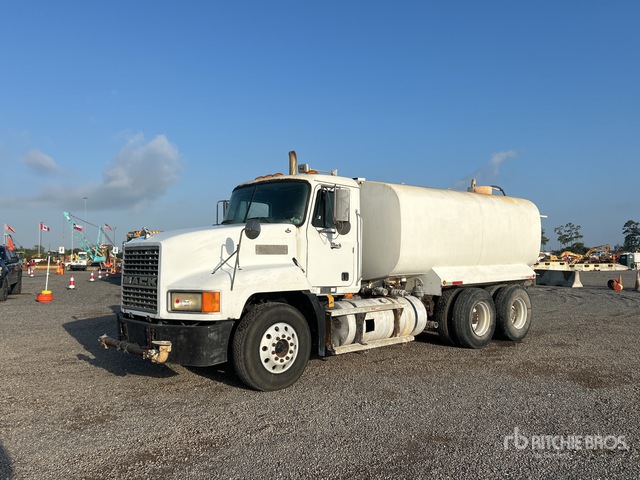 1999 Mack CH613 6x4 Water Truck