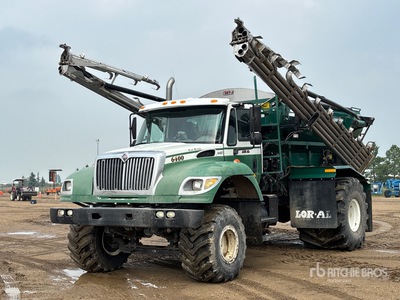 2004 International 7600 70 ft Air Boom 4x2 Floater Fertilizer Applicator